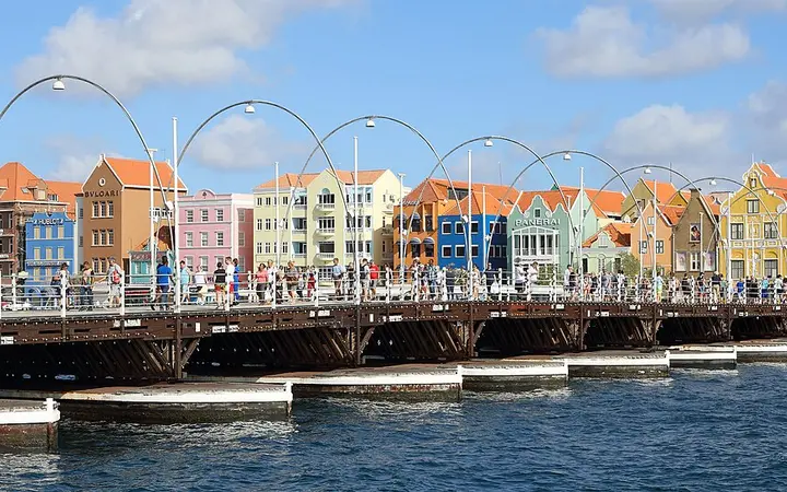 Queen Emma pontoon bridge with the Handelskade facades behind
