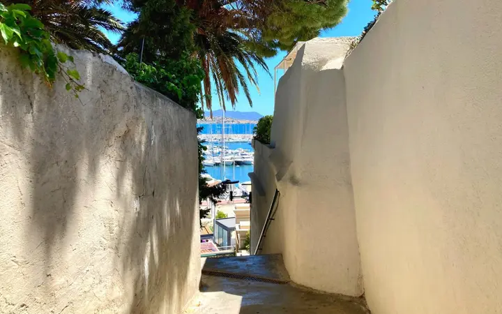 Narrow whitewashed lane in Bandol leading down towards the harbour
