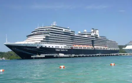 Holland America Line cruise ship ms Nieuw Amsterdam sailing to homeport