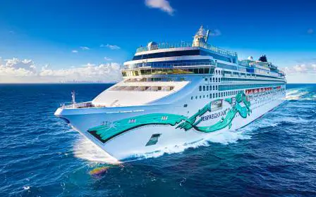Norwegian Jade cruise ship sailing to homeport