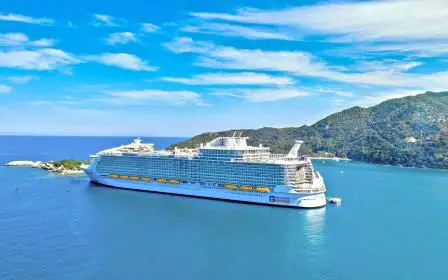 Symphony Of The Seas cruise ship sailing to homeport