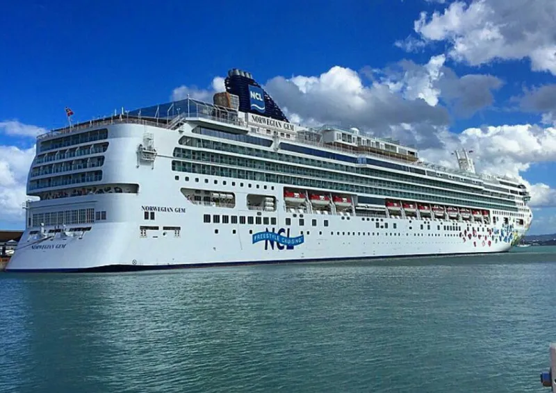 Norwegian Gem cruise ship sailing to homeport