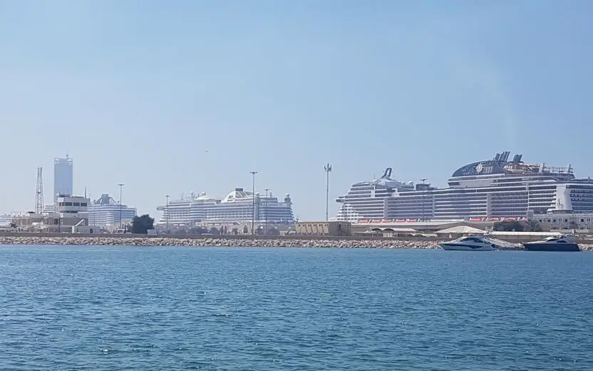 cruise ship visiting dubai