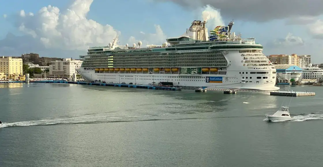 Independence Of The Seas cruise ship sailing to homeport