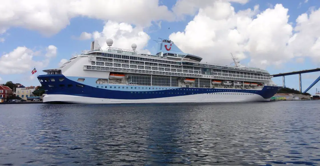 Marella Discovery 2 cruise ship sailing to homeport