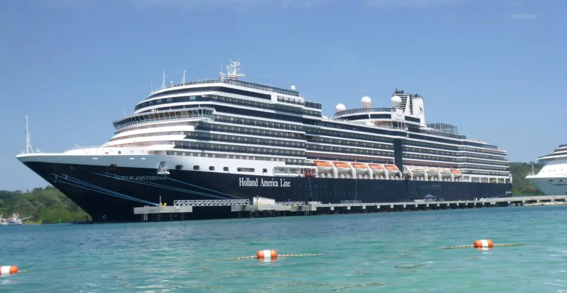 Holland America Line cruise ship ms Nieuw Amsterdam sailing to homeport