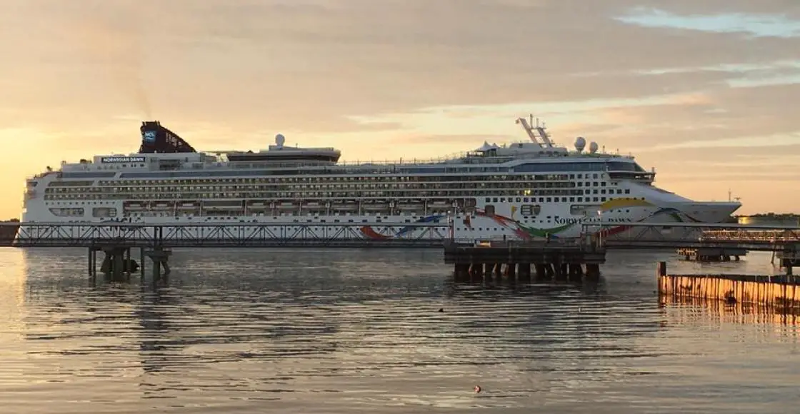 Norwegian Dawn cruise ship sailing to homeport
