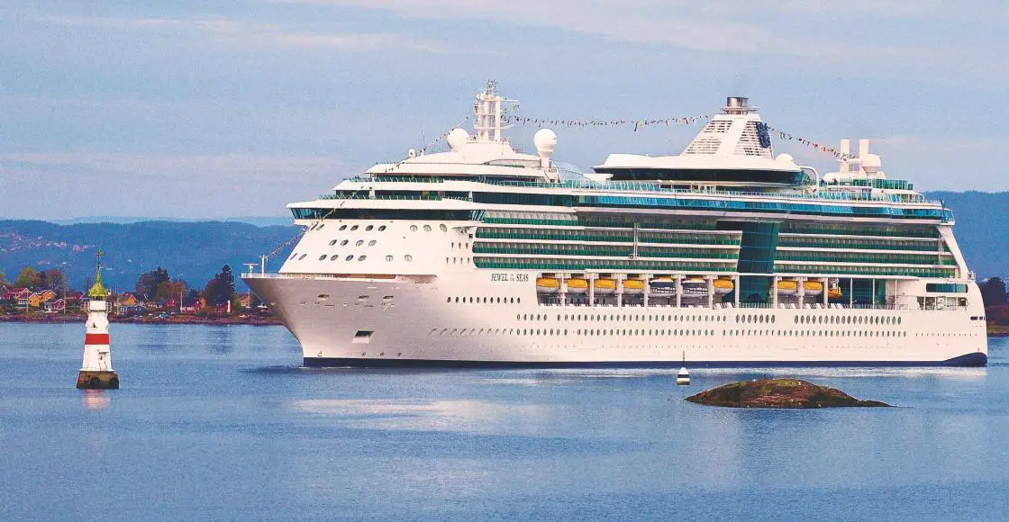 Royal Caribbean Jewel of the Seas cruise ship sailing from home port