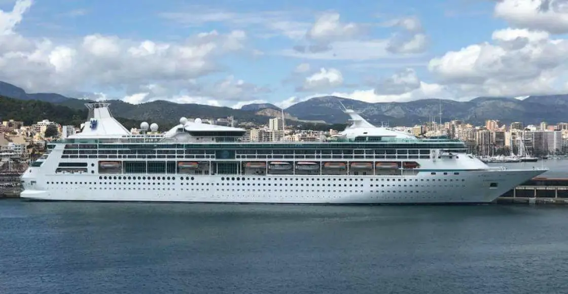 Vision Of The Seas cruise ship sailing to homeport